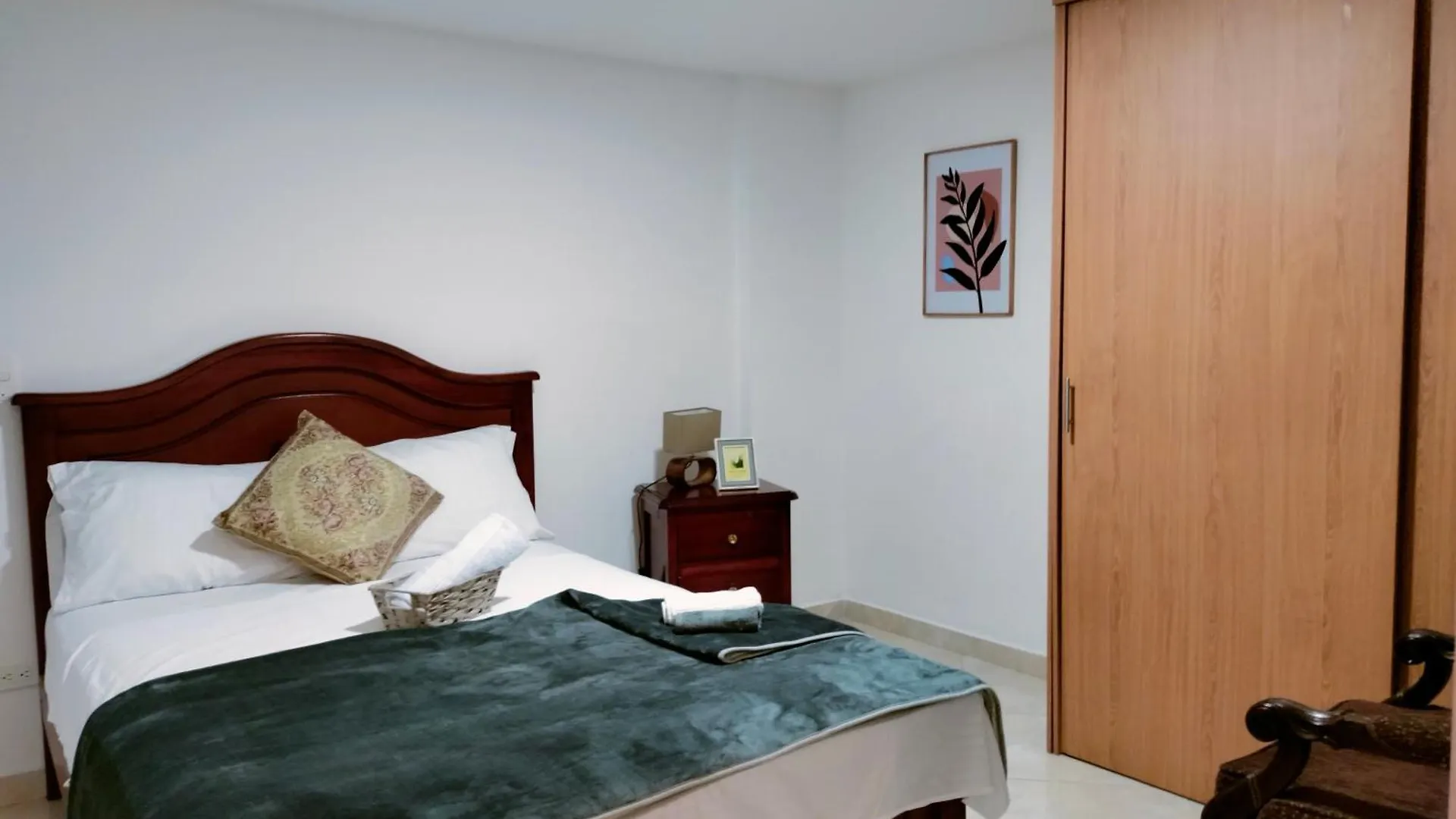 Apartamento En El Corazon De La Ciudad Con Impresionantes Vistas Urbanas Medellin 0*,  Colombia
