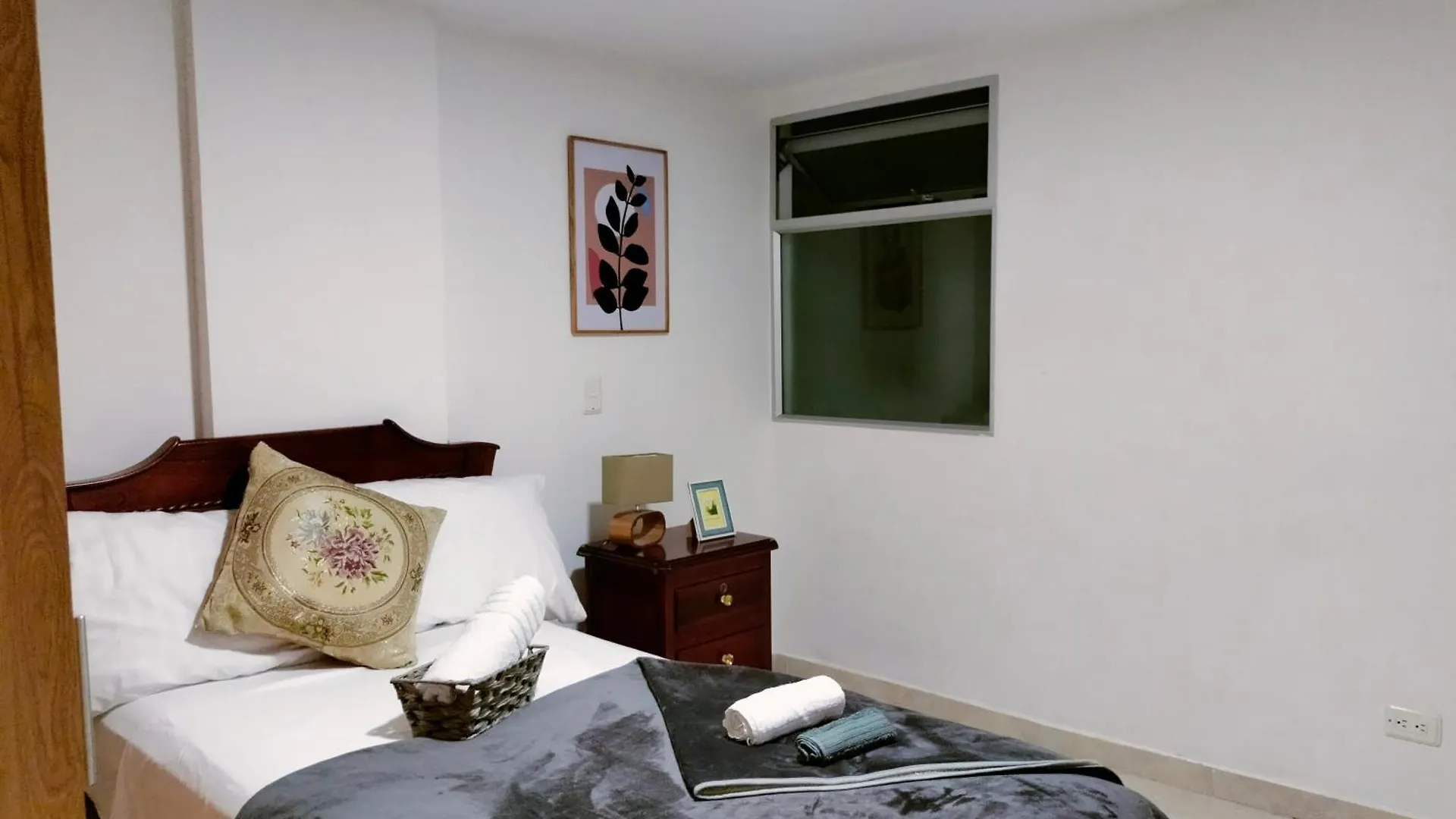Apartamento En El Corazon De La Ciudad Con Impresionantes Vistas Urbanas Medellin Colombia