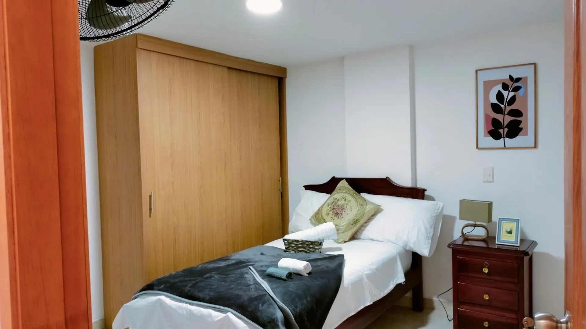 Apartamento En El Corazon De La Ciudad Con Impresionantes Vistas Urbanas Medellin 0*,