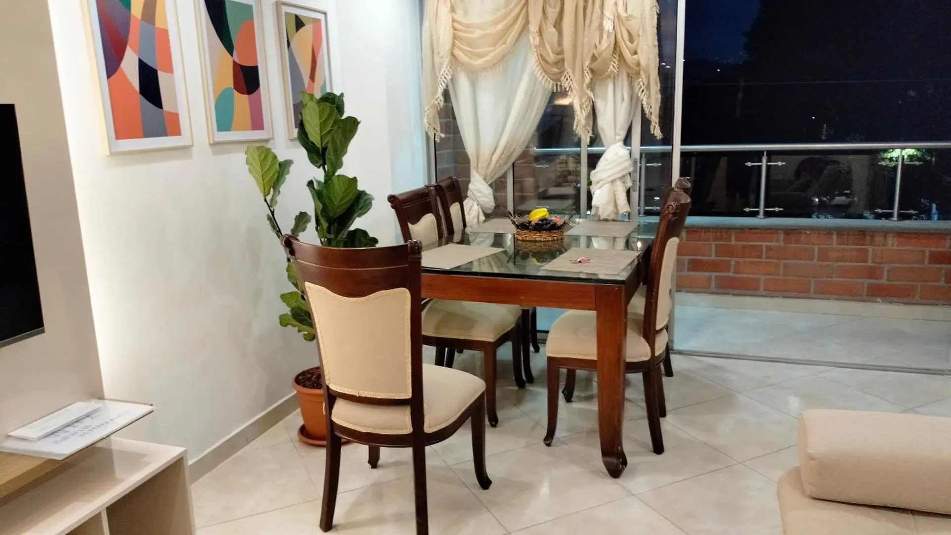 Apartamento En El Corazon De La Ciudad Con Impresionantes Vistas Urbanas Medellin Apartment