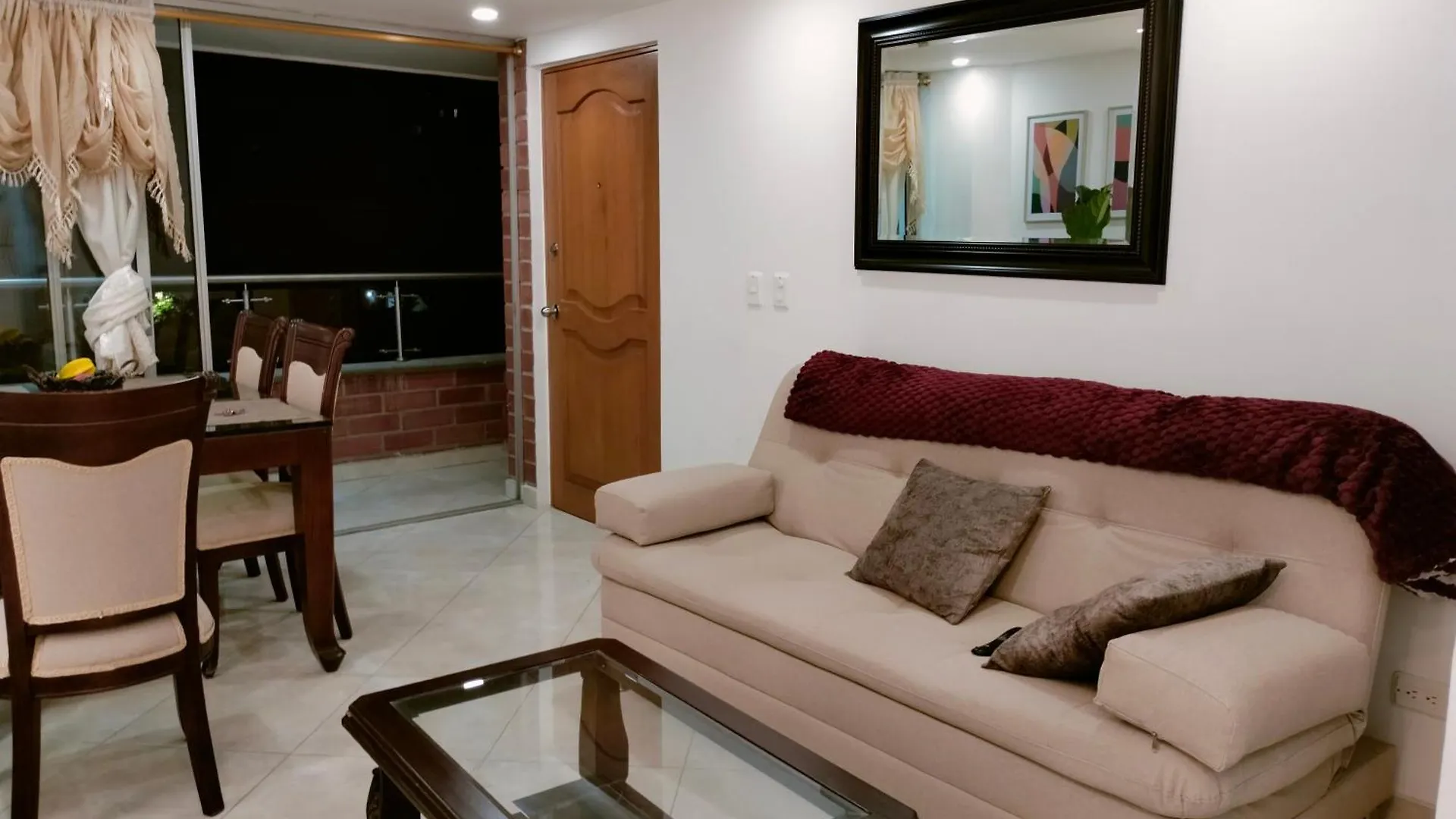 Apartamento En El Corazon De La Ciudad Con Impresionantes Vistas Urbanas Medellin