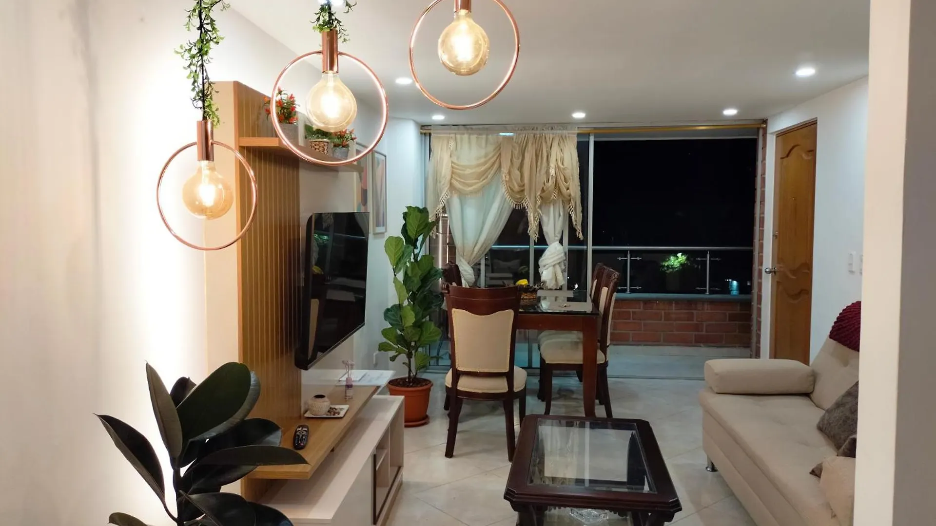 Apartamento En El Corazon De La Ciudad Con Impresionantes Vistas Urbanas Medellin Colombia