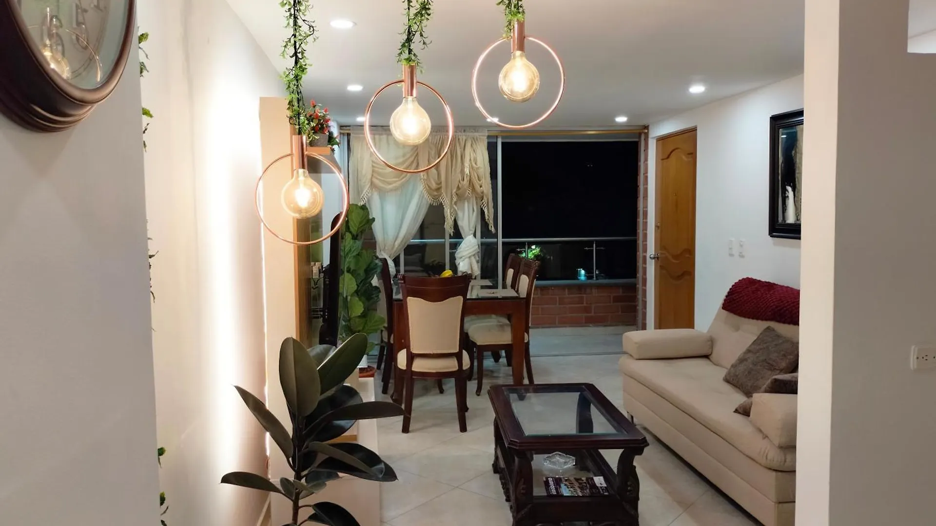 Apartamento En El Corazon De La Ciudad Con Impresionantes Vistas Urbanas Medellin